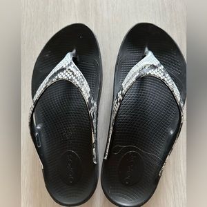 Great Sandals- OOFOS size 40 (9-91/2)